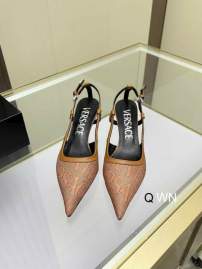 Picture of Versace Shoes _SKUVersacesz35-406CMWN100220402